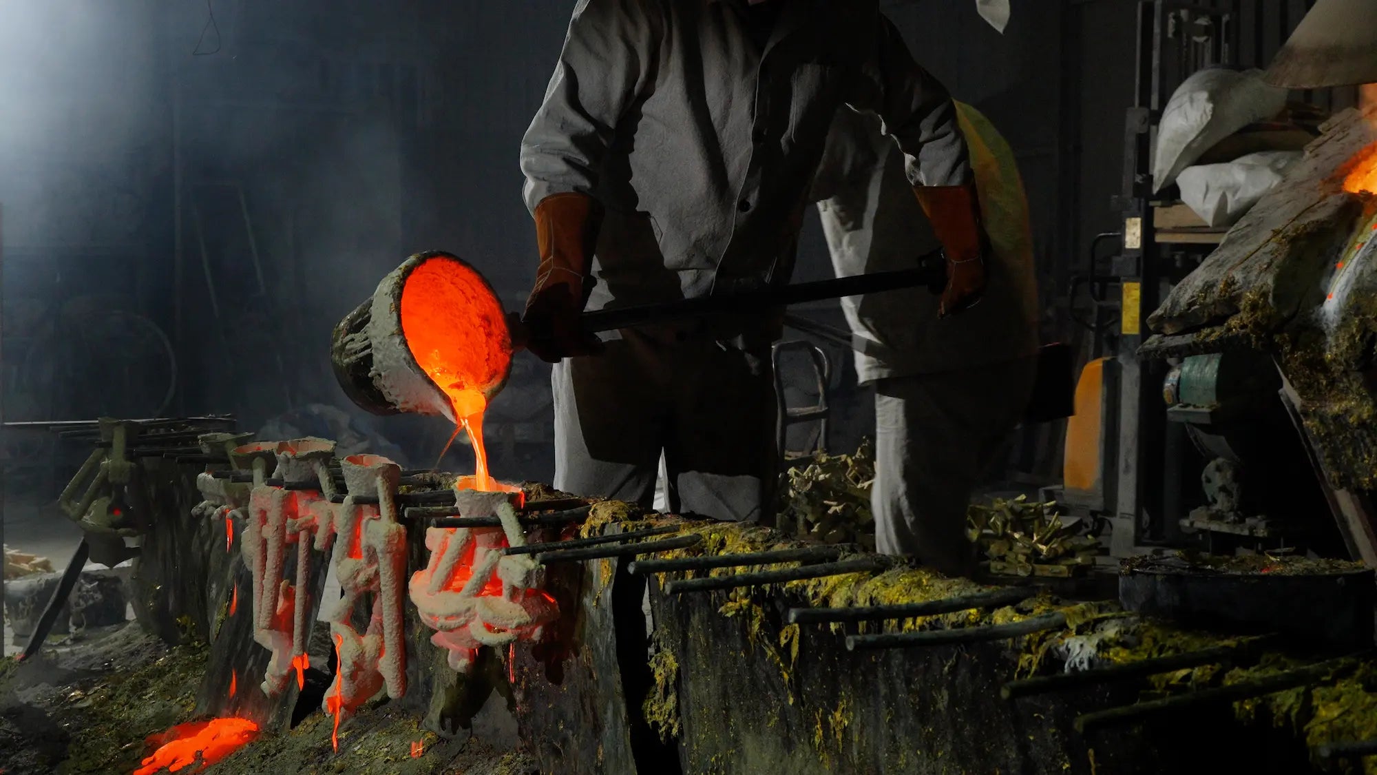 Load video: At Toperkin, we believe true art stands the test of time.From carefully selected high-purity copper to traditional casting and meticulous hand-finishing, every bronze sculpture reflects decades of craftsmanship and dedication.Discover how our artisans transform metal into enduring works of art—where craftsmanship meets modern aesthetics.Enduring. Elegant. Extraordinary.This is bronze art by Toperkin.